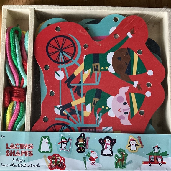 Lacing Shapes Christmas - Picture 4 of 5